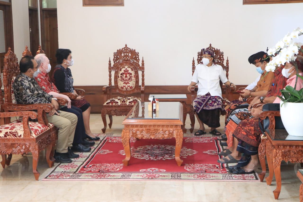 podiumnews.com-Gubernur Koster Berbagi Ilmu Pengembangan Pariwisata ke Bupati Sitaro